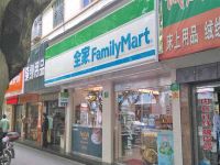 上海崇明岛城桥镇全家便利店南门人民路店