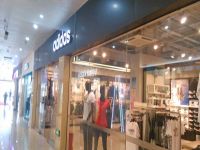 上海崇明岛城桥镇adidas阿迪达斯南门八一广场店